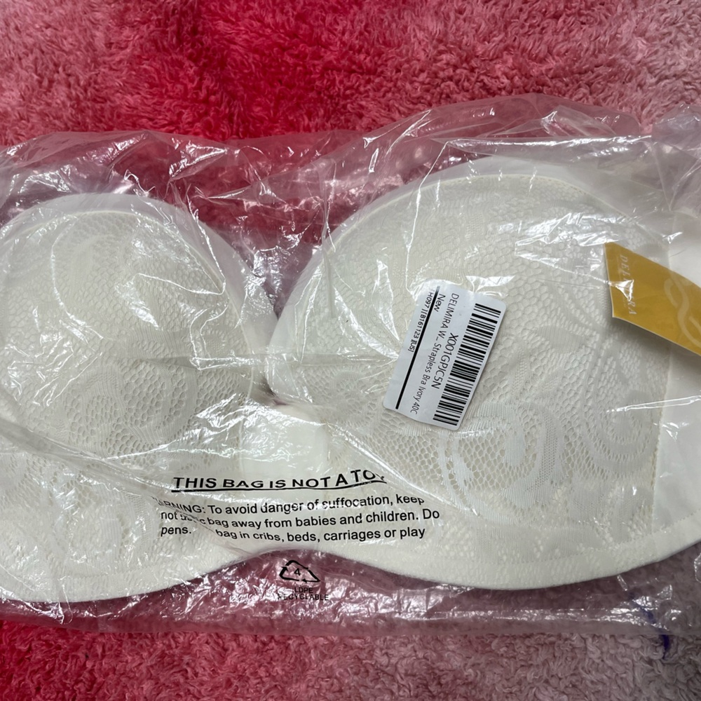 Delmira White Strapless Adhesive Bra Cups 40 c